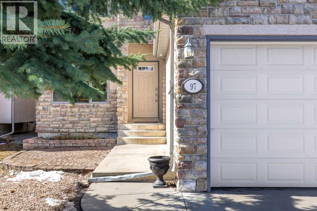 97 Strathridge Close SW, Calgary, Alberta  T3H 4J3 - Photo 2 - A2294102