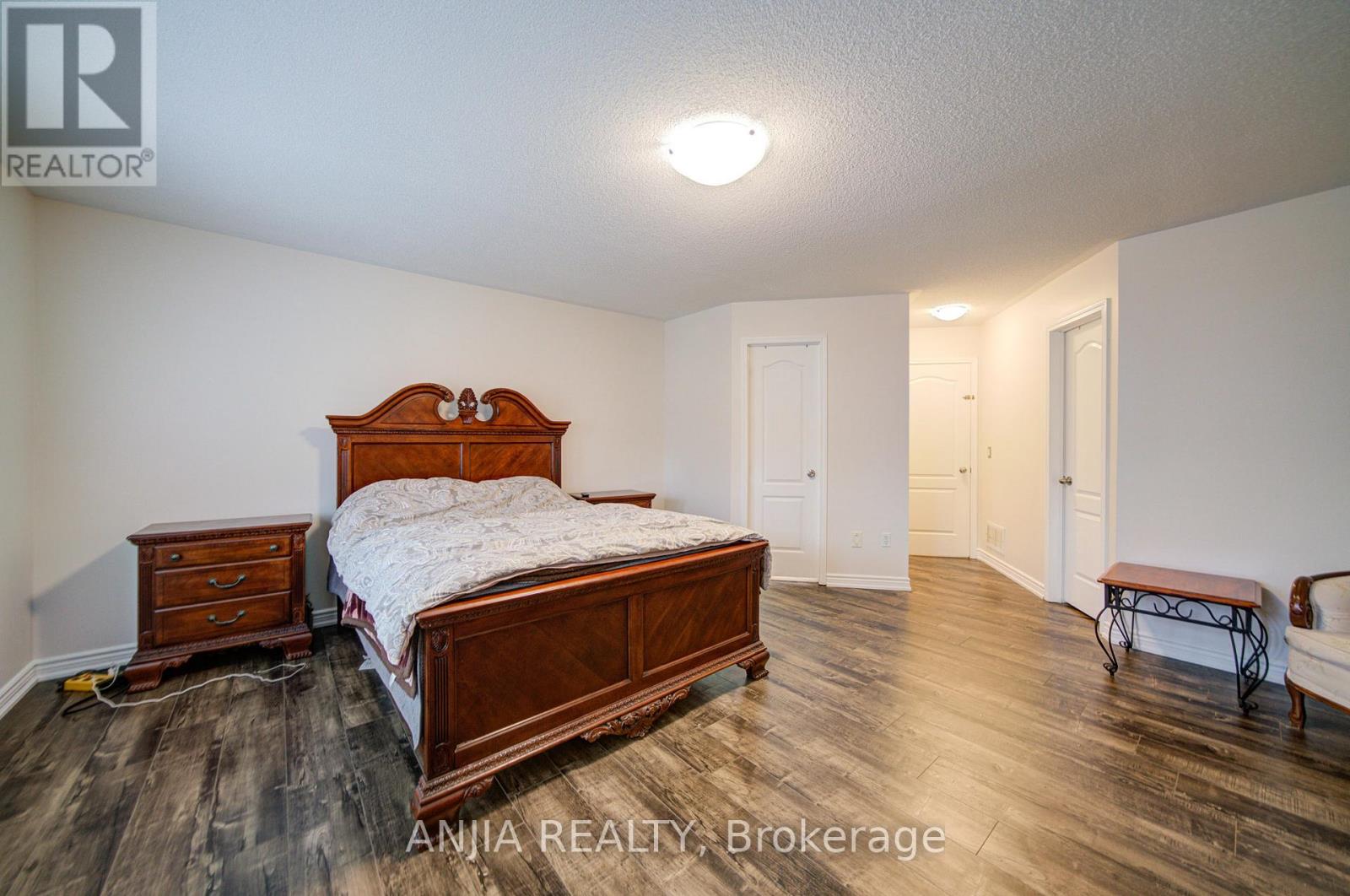 116 Emery Hill Boulevard, Markham, Ontario  L6C 2S6 - Photo 13 - N12928388