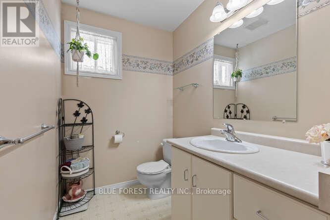 190 Elizabeth Street, Southwest Middlesex, Ontario  N0L 1M0 - Photo 21 - X12801998