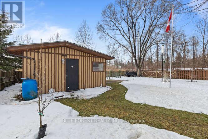 190 Elizabeth Street, Southwest Middlesex, Ontario  N0L 1M0 - Photo 34 - X12801998