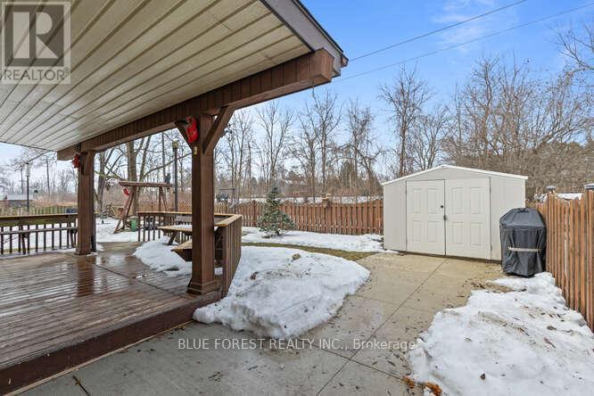 190 Elizabeth Street, Southwest Middlesex, Ontario  N0L 1M0 - Photo 32 - X12801998