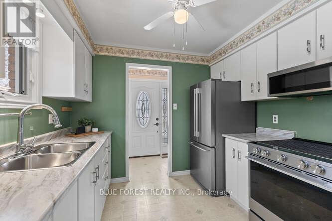 190 Elizabeth Street, Southwest Middlesex, Ontario  N0L 1M0 - Photo 6 - X12801998