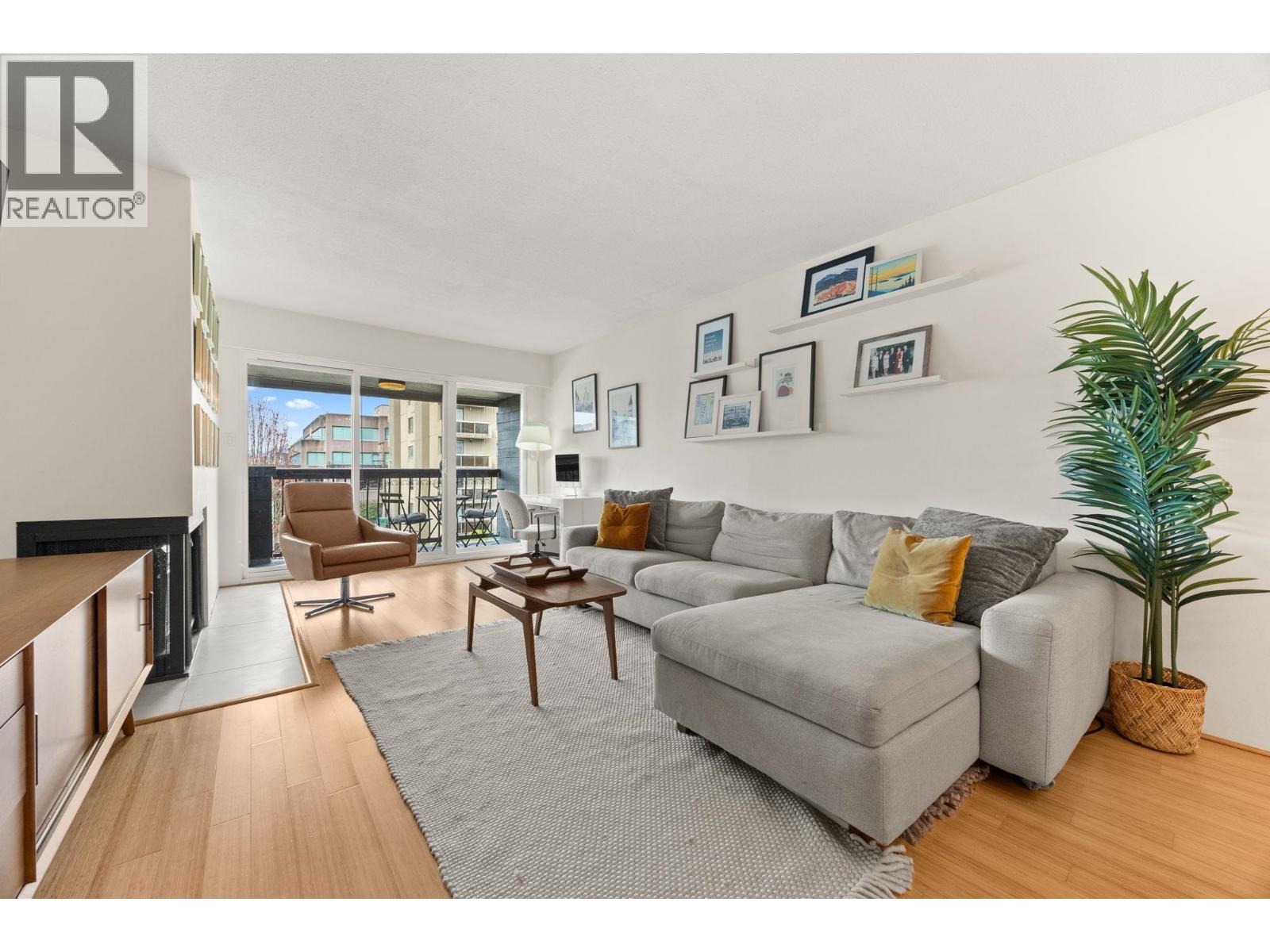 301 1352 W 10TH AVENUE, Vancouver, British Columbia