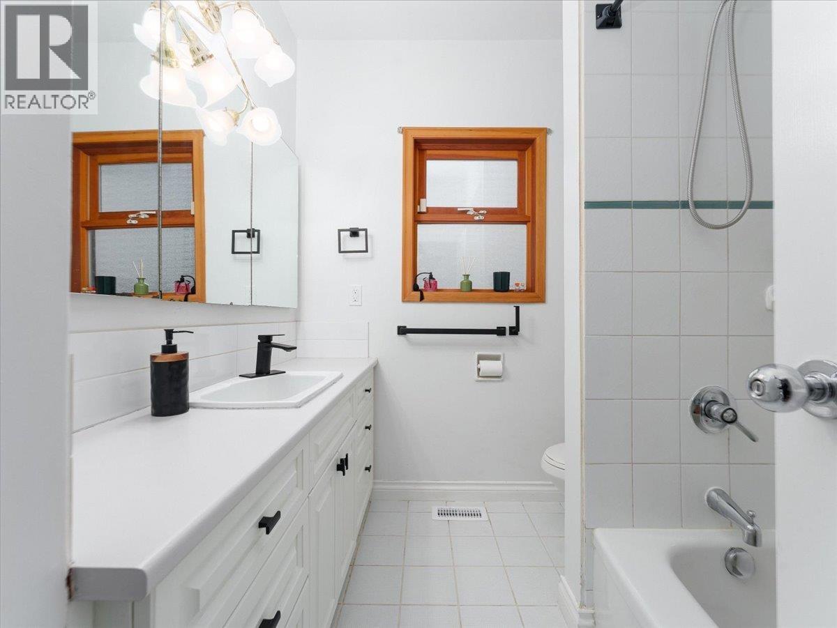 868 Prospect Avenue, North Vancouver, British Columbia  V7R 2M3 - Photo 32 - R3105731