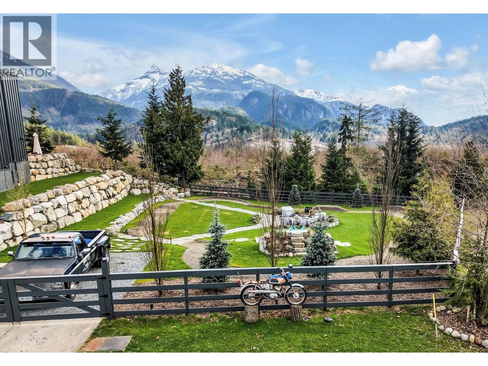 2934 Huckleberry Drive, Squamish, British Columbia  V8B 1B2 - Photo 2 - R3105679