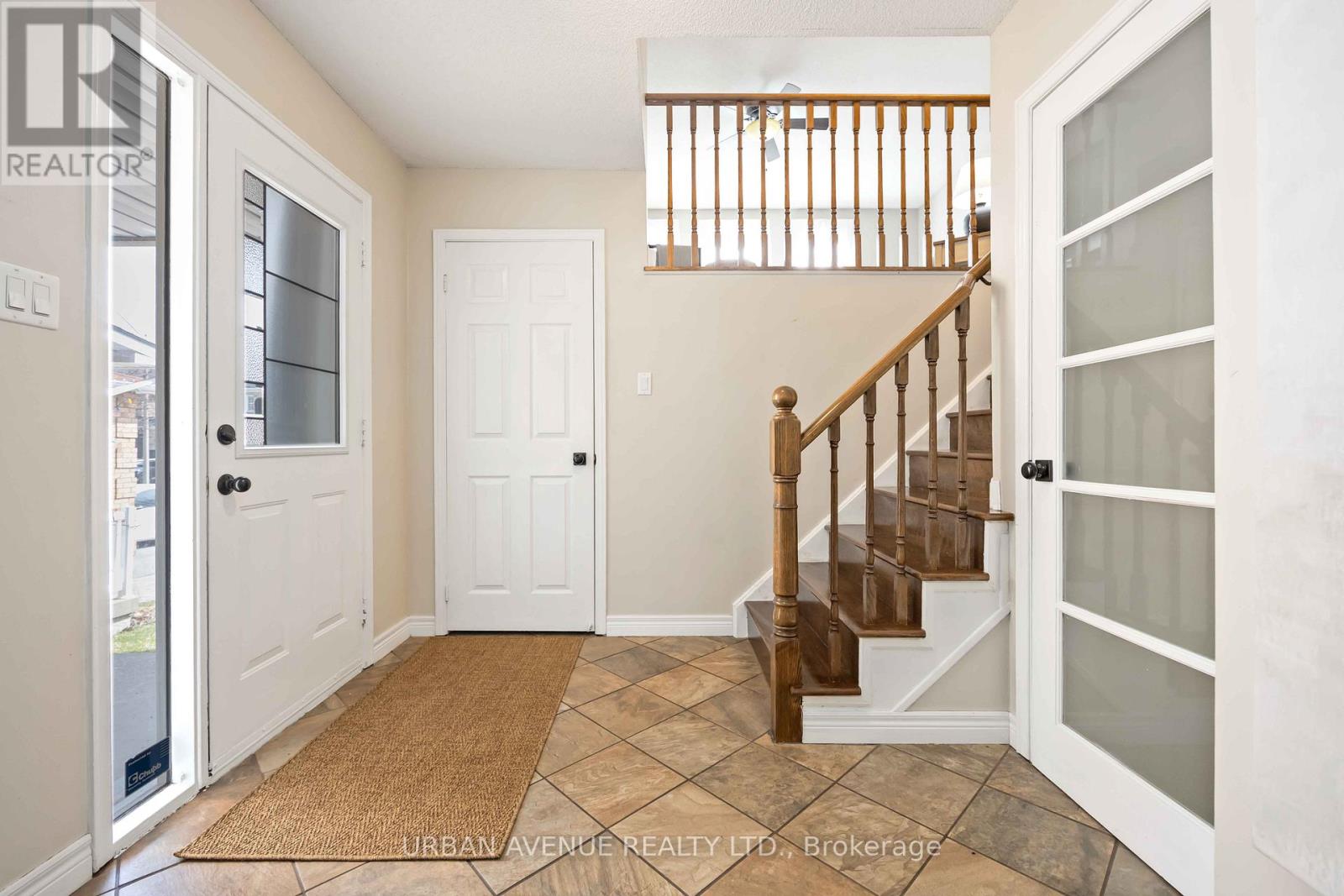 711 Cowan Circle, Pickering, Ontario  L1W 3K6 - Photo 4 - E12941994