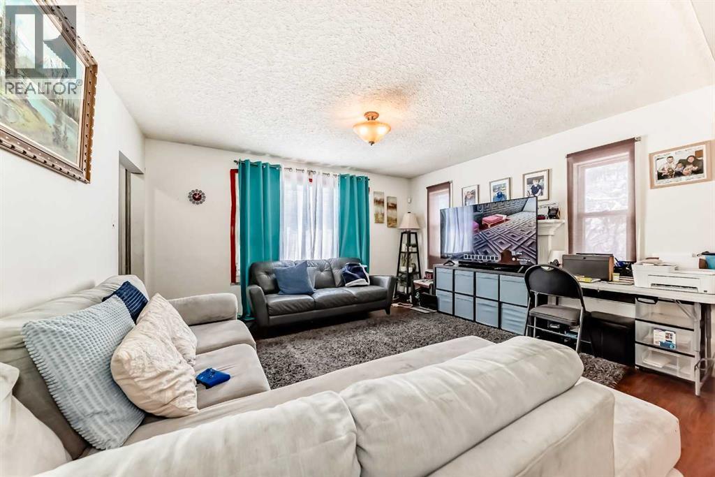 2428 3 Avenue Nw, Calgary, Alberta  T2N 0L7 - Photo 3 - A2297646