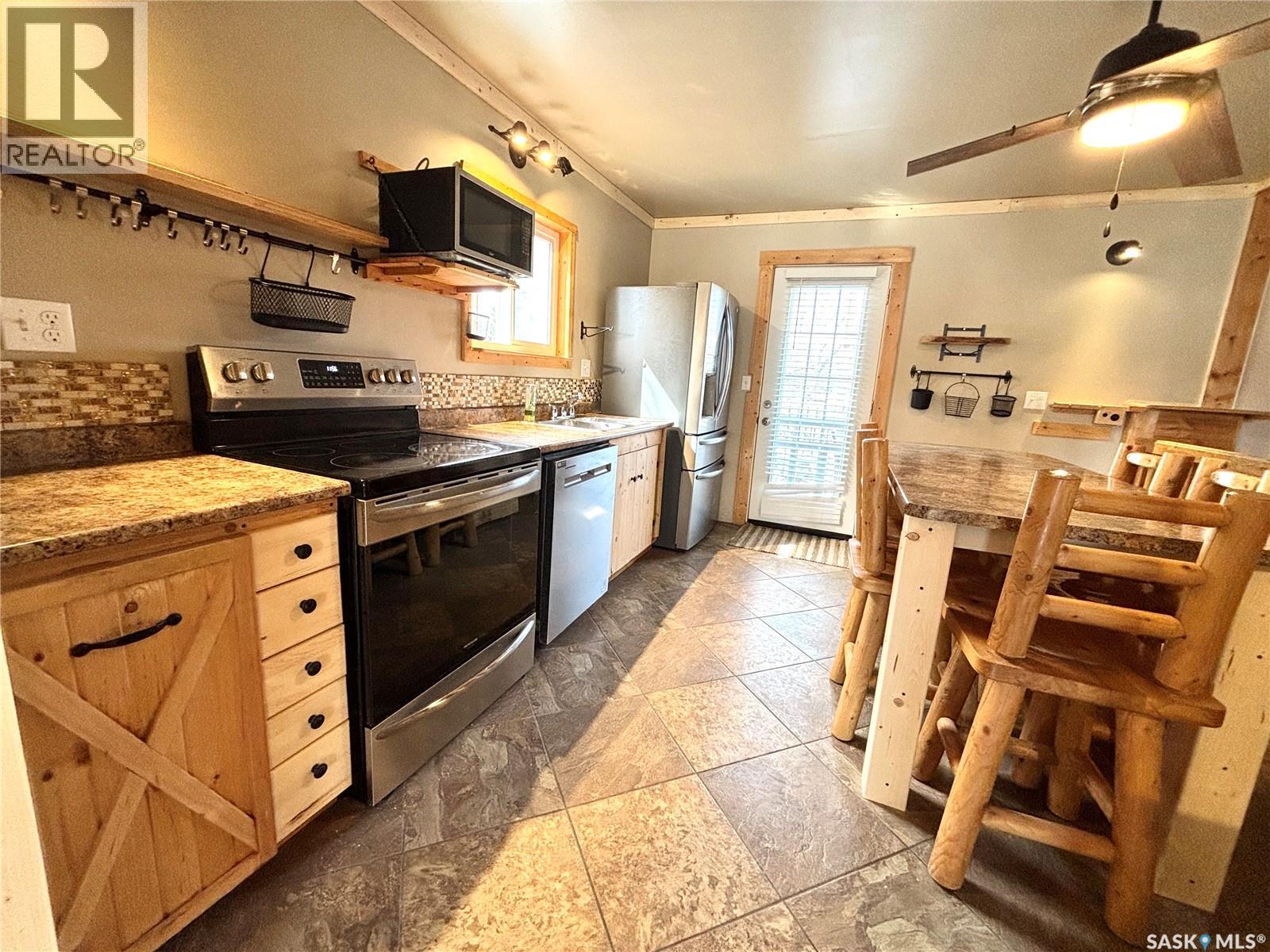 407 Maple Street, Maple Creek, Saskatchewan  S0N 1N0 - Photo 7 - SK031754