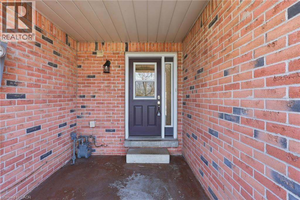 2a Courtland Drive, Brantford, Ontario  N3R 7V8 - Photo 3 - 40816714