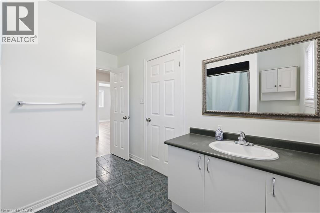 2a Courtland Drive, Brantford, Ontario  N3R 7V8 - Photo 22 - 40816714