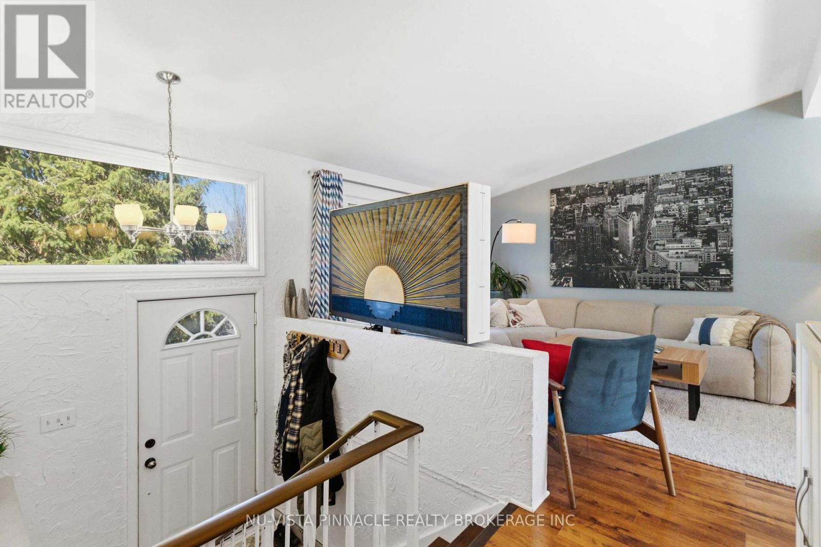 31 Sumner Road, London South, Ontario  N5Z 3Z1 - Photo 3 - X12942004