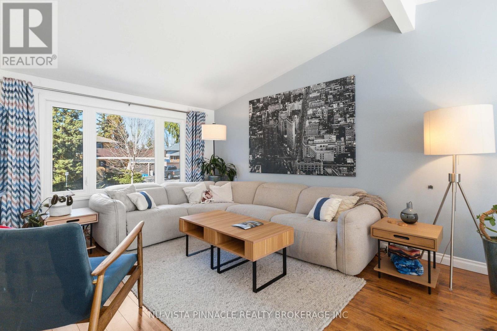 31 Sumner Road, London South, Ontario  N5Z 3Z1 - Photo 4 - X12942004