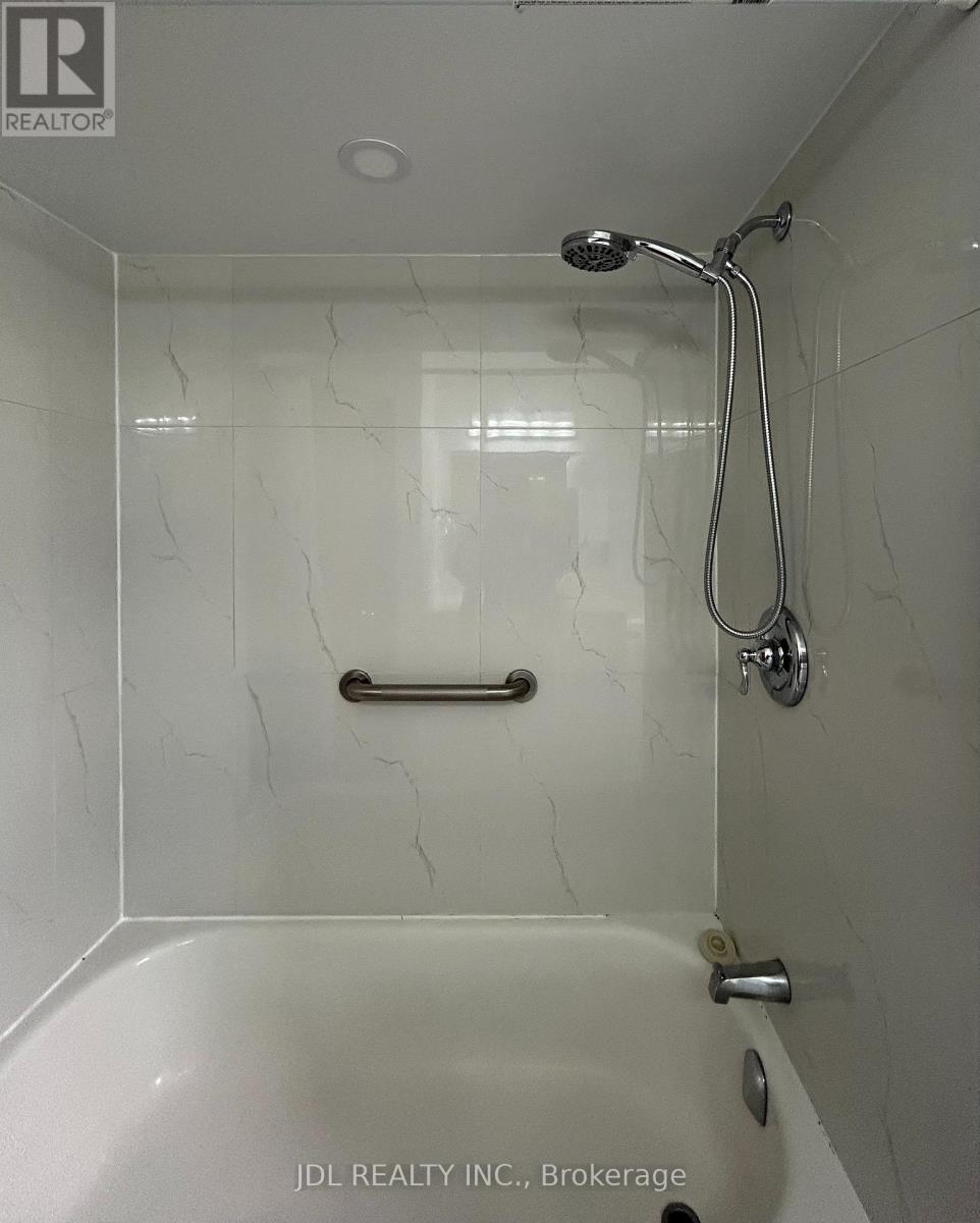 Unit Aa - 135 Estelle Ave Avenue, Toronto, Ontario  M2N 5H6 - Photo 3 - C12942034