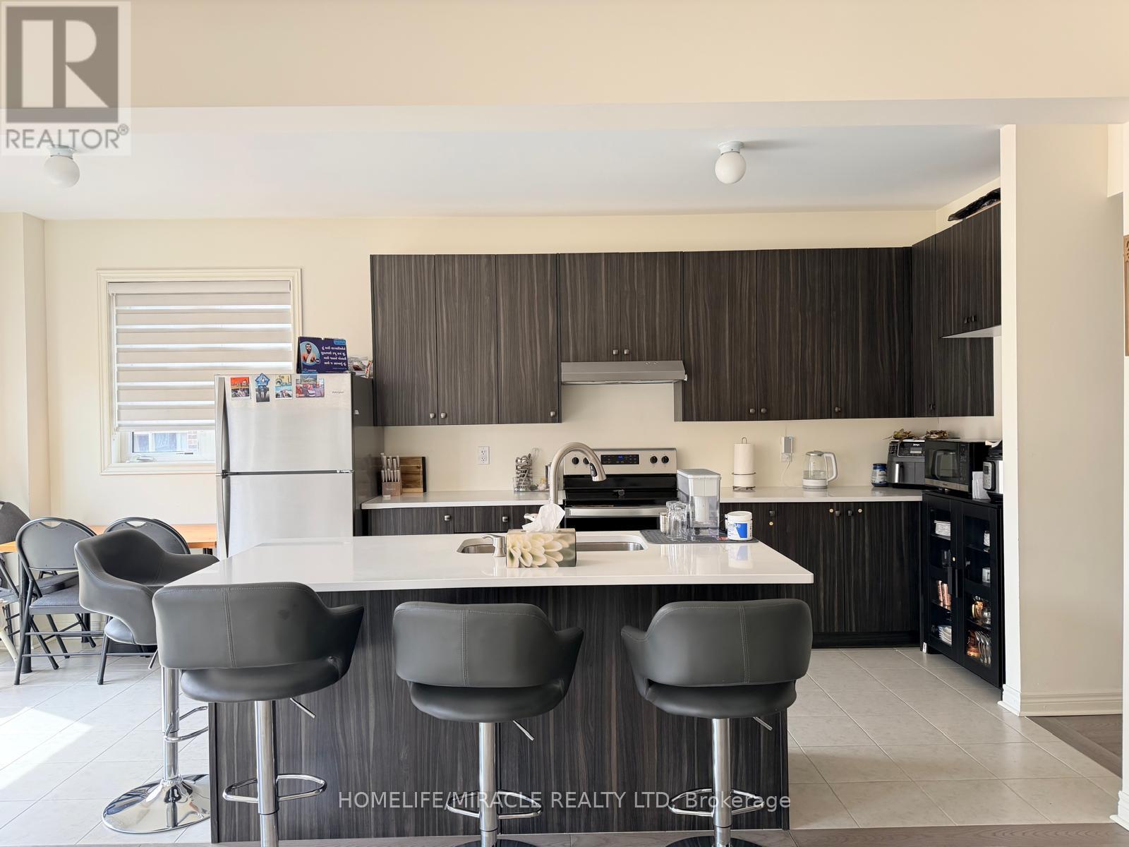 1218 Jim Brewster Circle, Oshawa, Ontario  L1K 1A5 - Photo 2 - E12942038