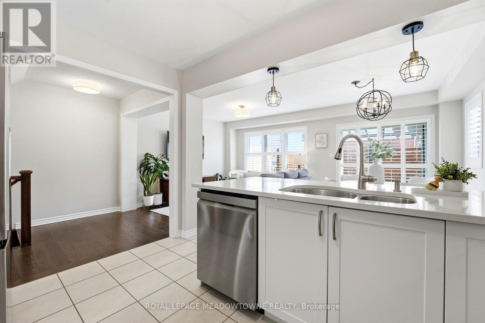 112 Whitlock Avenue, Milton, Ontario  L9E 1G3 - Photo 11 - W12942000