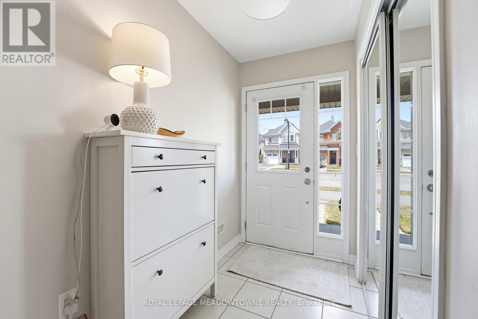 112 Whitlock Avenue, Milton, Ontario  L9E 1G3 - Photo 3 - W12942000