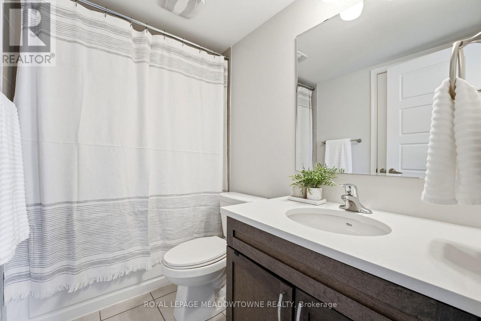 112 Whitlock Avenue, Milton, Ontario  L9E 1G3 - Photo 5 - W12942000