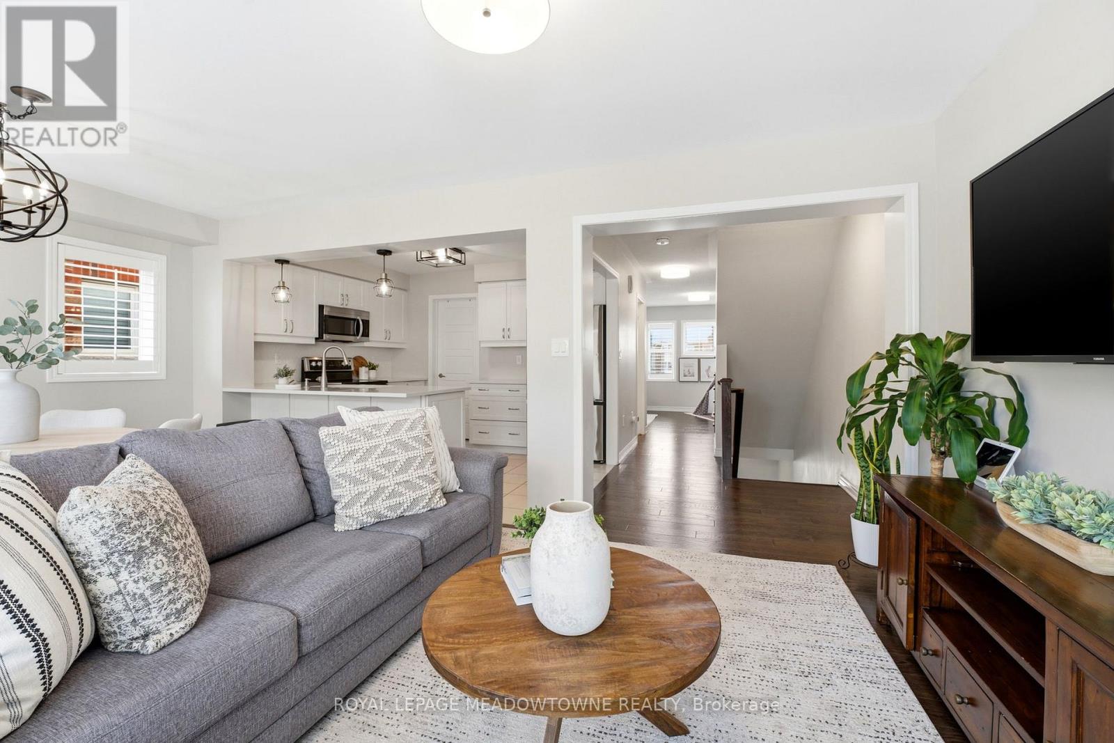 112 Whitlock Avenue, Milton, Ontario  L9E 1G3 - Photo 7 - W12942000