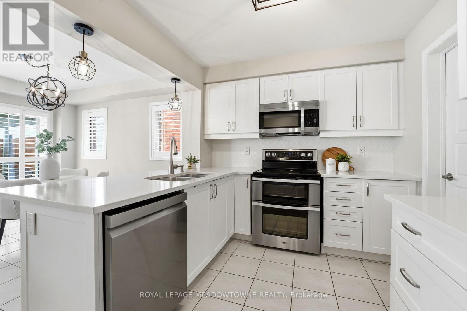 112 Whitlock Avenue, Milton, Ontario  L9E 1G3 - Photo 9 - W12942000