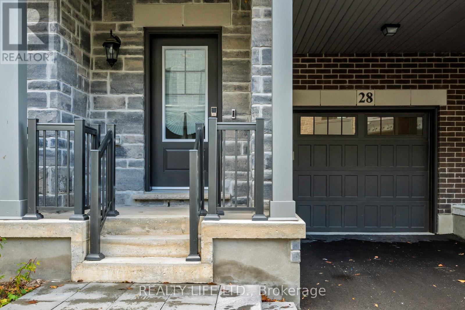 28 Folcroft Street, Brampton, Ontario  L6Y 6L3 - Photo 2 - W12942014