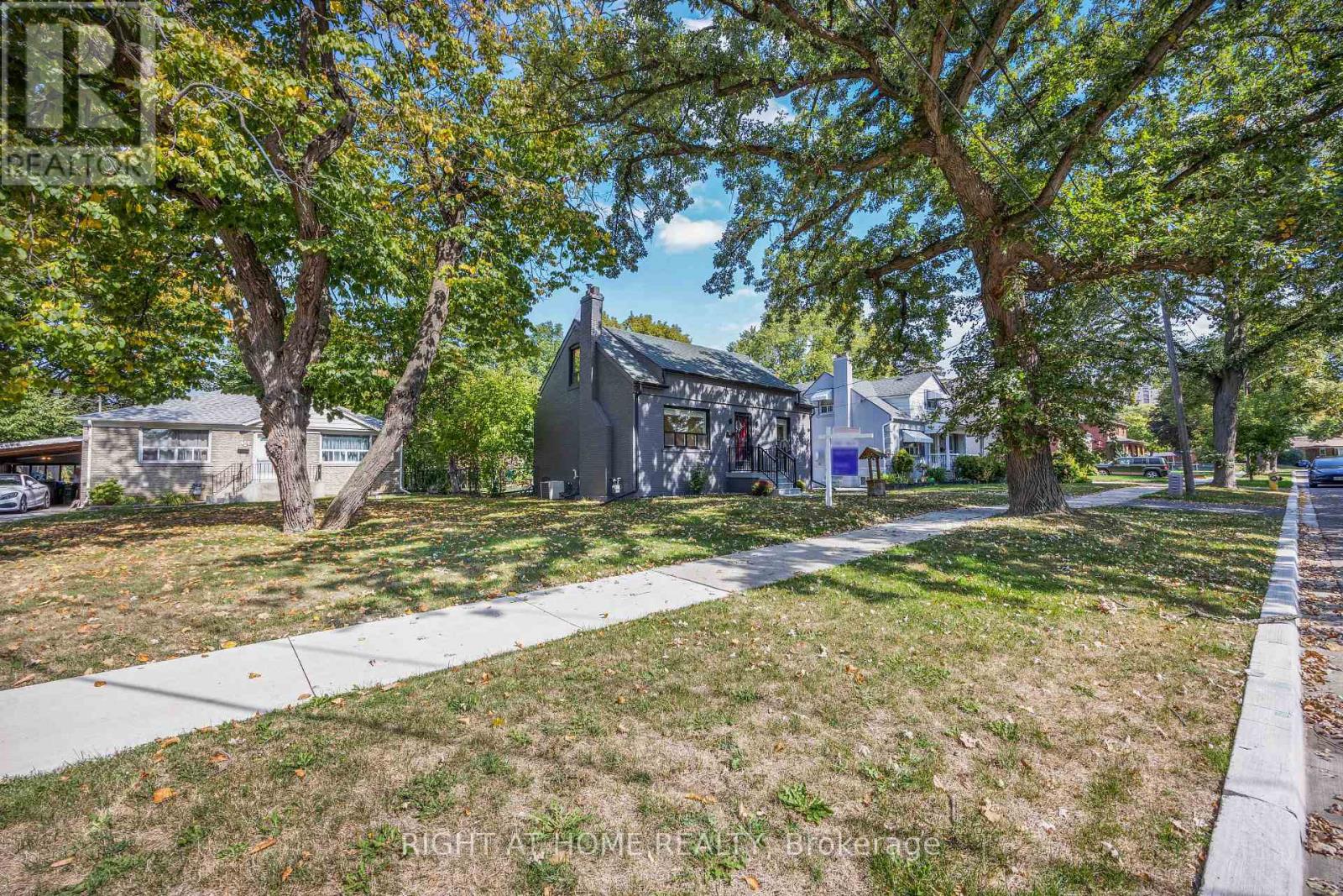 12 Rosalie Avenue N, Toronto, Ontario  M3L 1C5 - Photo 4 - W12942032