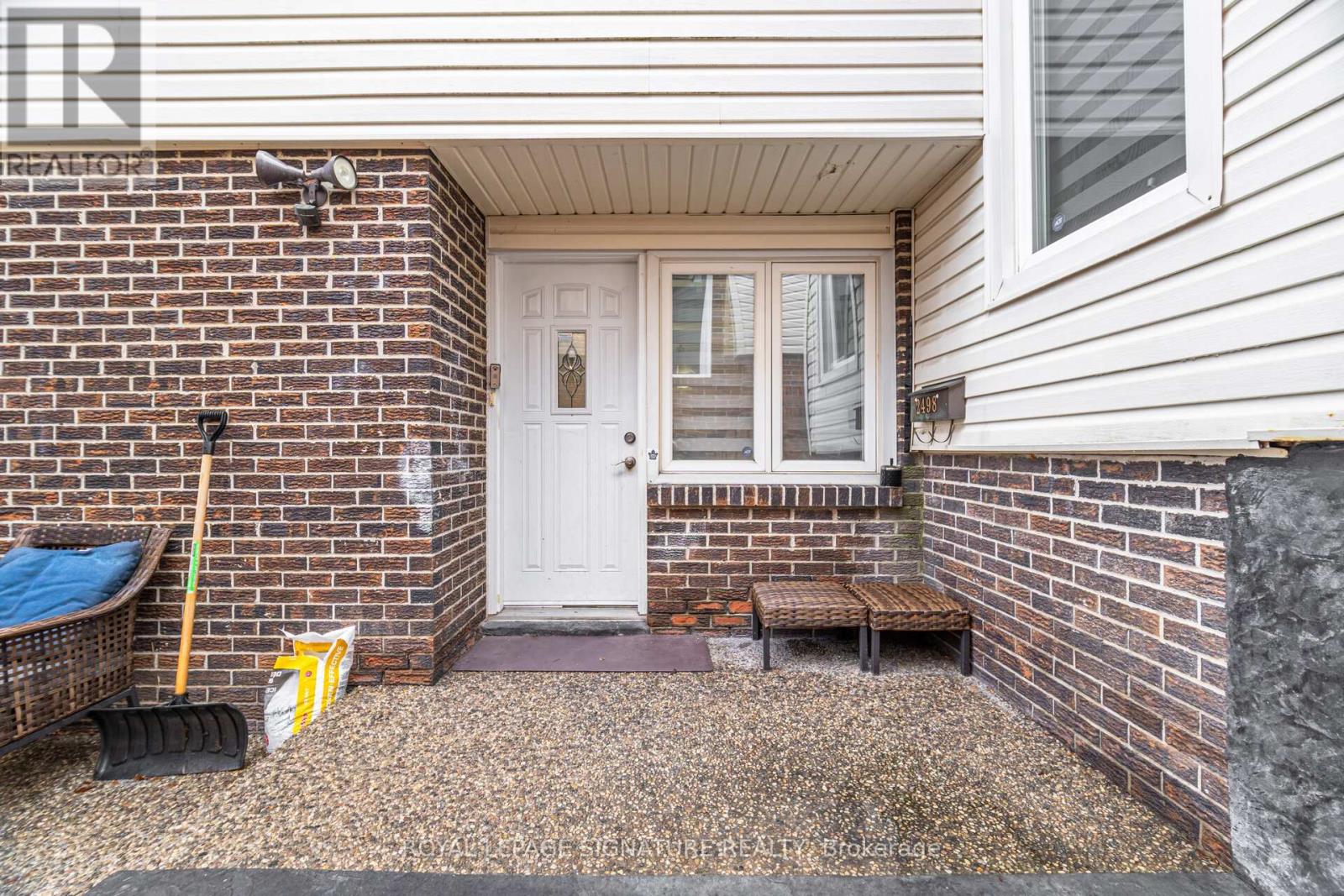 2498 Mainroyal Street S, Mississauga, Ontario  L5L 1C9 - Photo 3 - W12942040