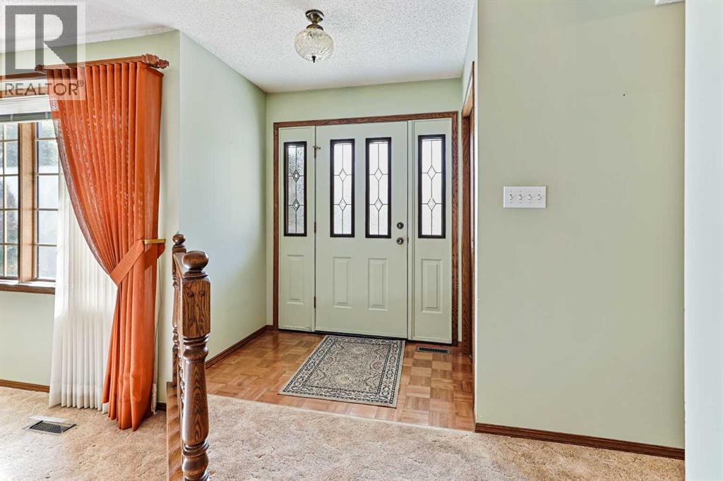 137 Edgewood Boulevard W, Lethbridge, Alberta  T1K 6B7 - Photo 3 - A2279147