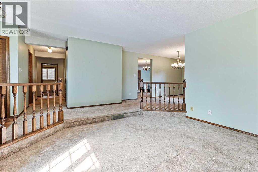 137 Edgewood Boulevard W, Lethbridge, Alberta  T1K 6B7 - Photo 5 - A2279147