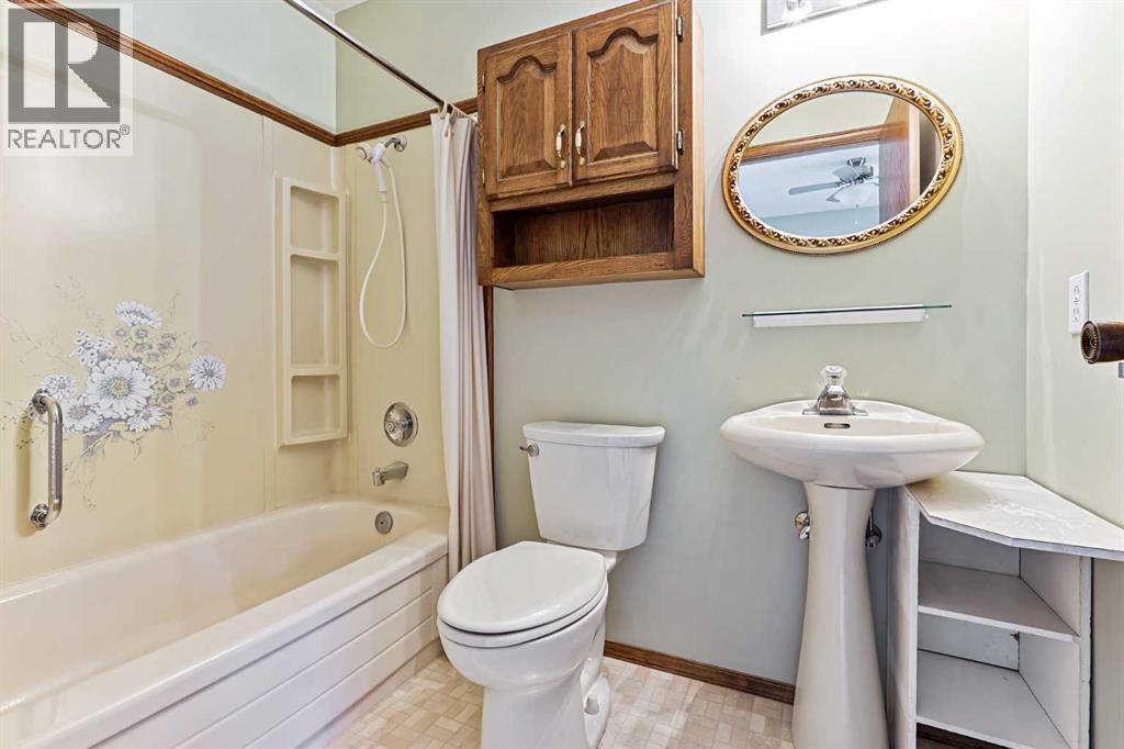 137 Edgewood Boulevard W, Lethbridge, Alberta  T1K 6B7 - Photo 30 - A2279147