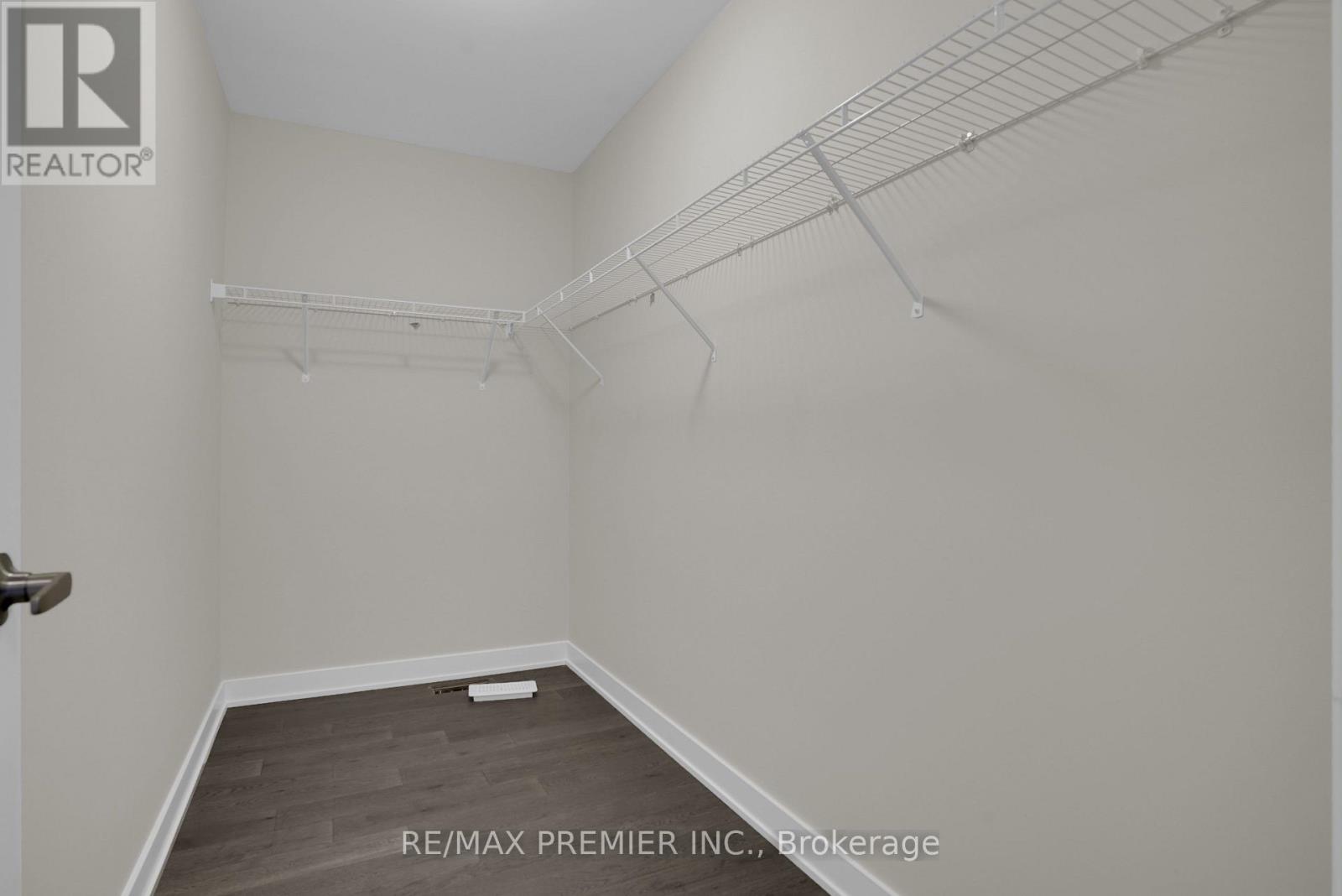 28 Downriver Drive, Welland, Ontario  L3B 0M5 - Photo 11 - X12942002