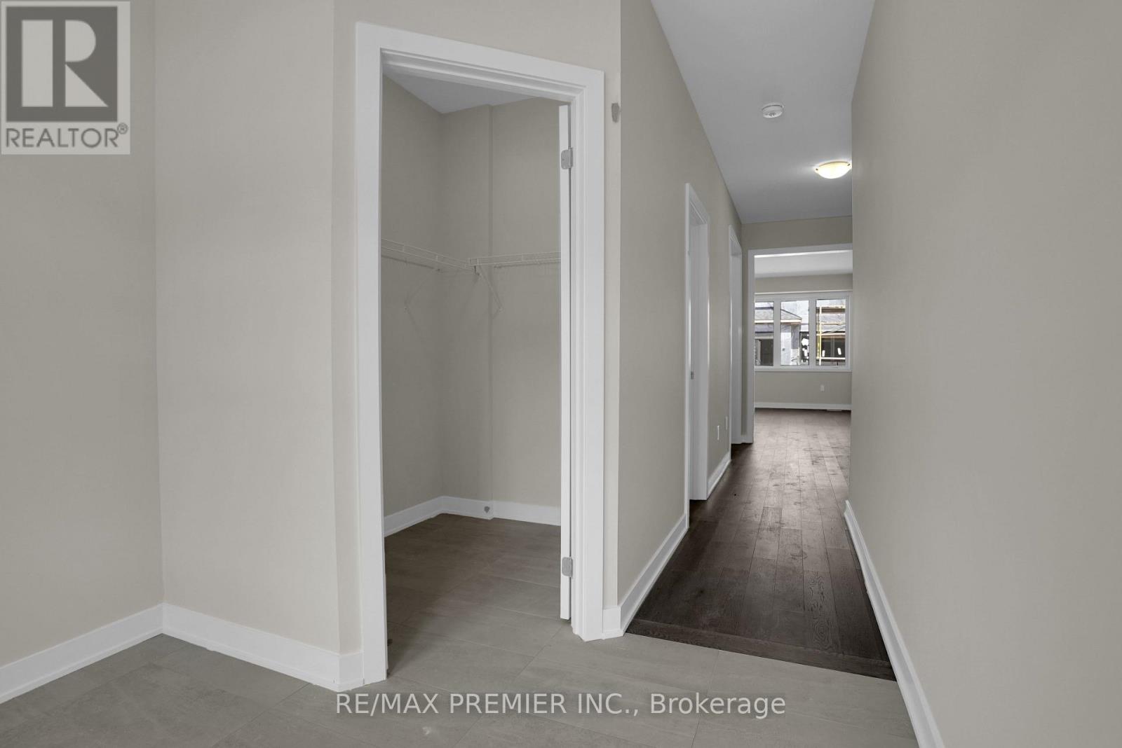 28 Downriver Drive, Welland, Ontario  L3B 0M5 - Photo 3 - X12942002