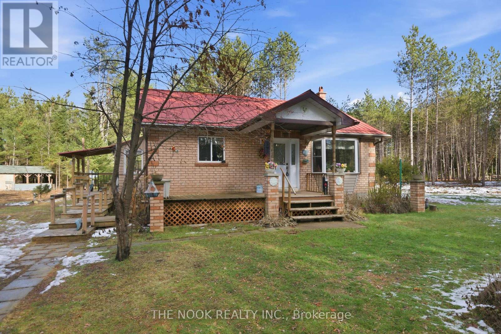 1055 Irondale Road, Minden Hills, Ontario  K0M 2A1 - Photo 5 - X12869794