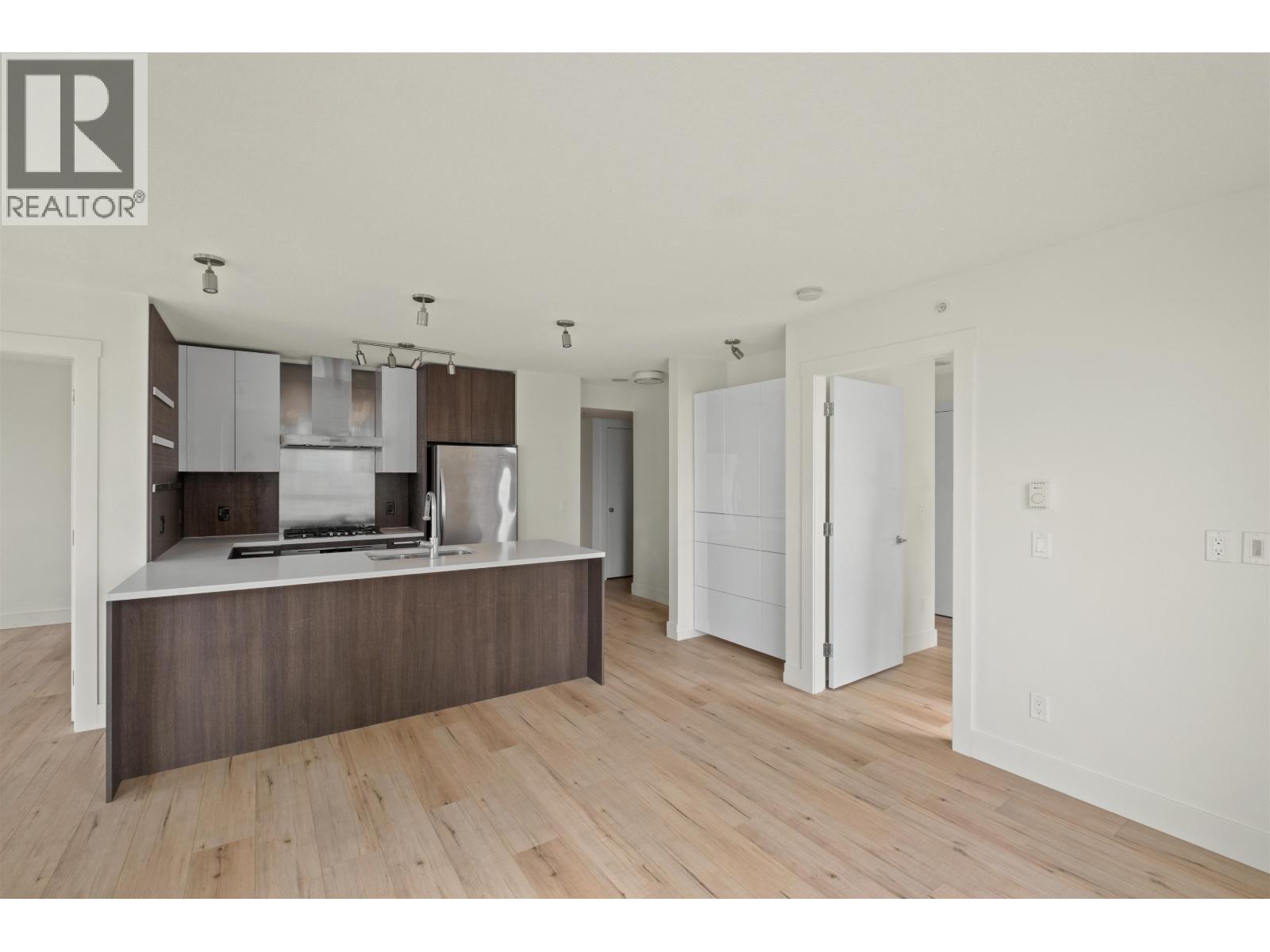 2306 3007 Glen Drive, Coquitlam, British Columbia  V3B 0L8 - Photo 10 - R3105752