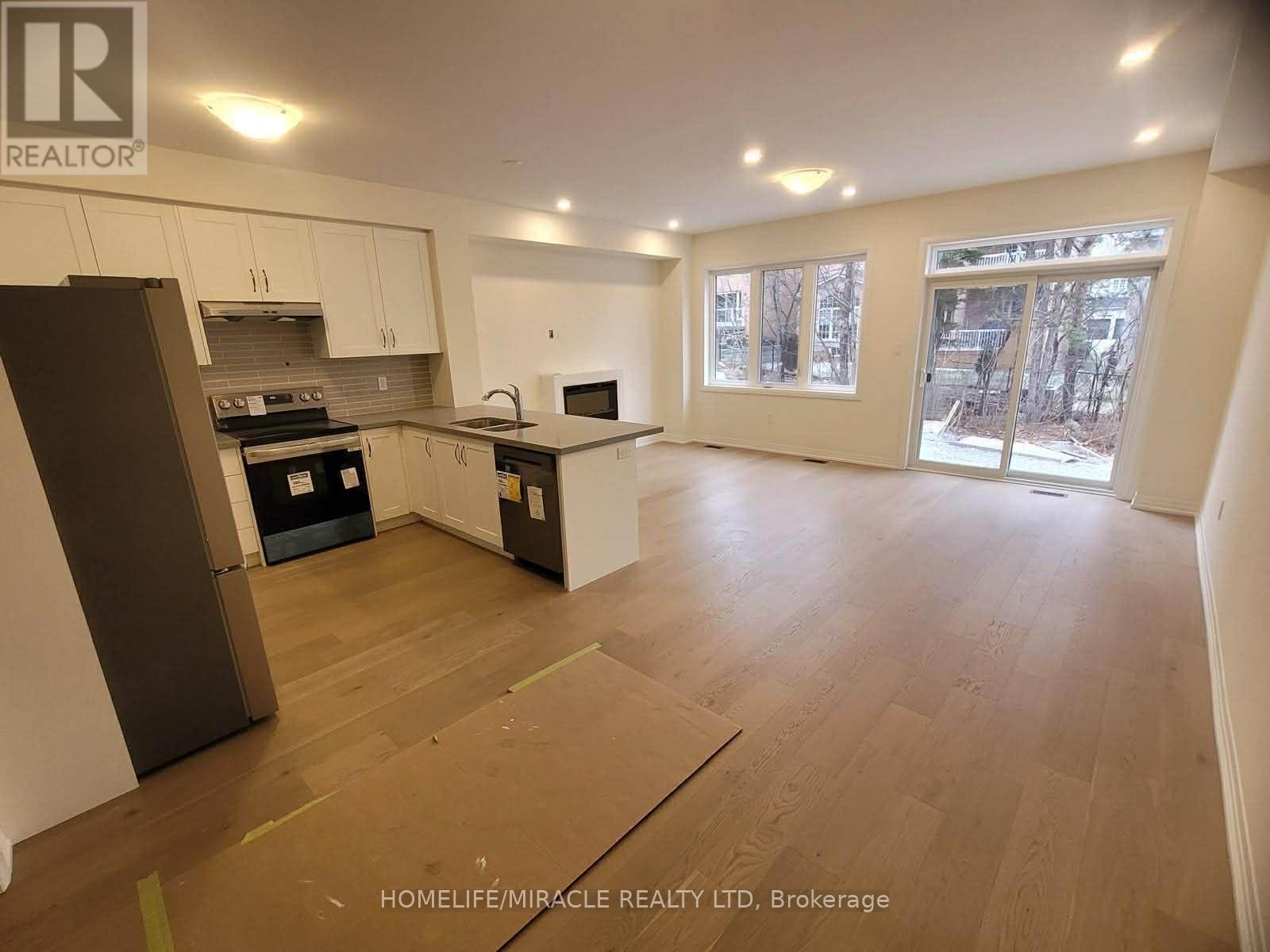 14 Rumi Court, Vaughan, Ontario  L4J 0E6 - Photo 2 - N12942052