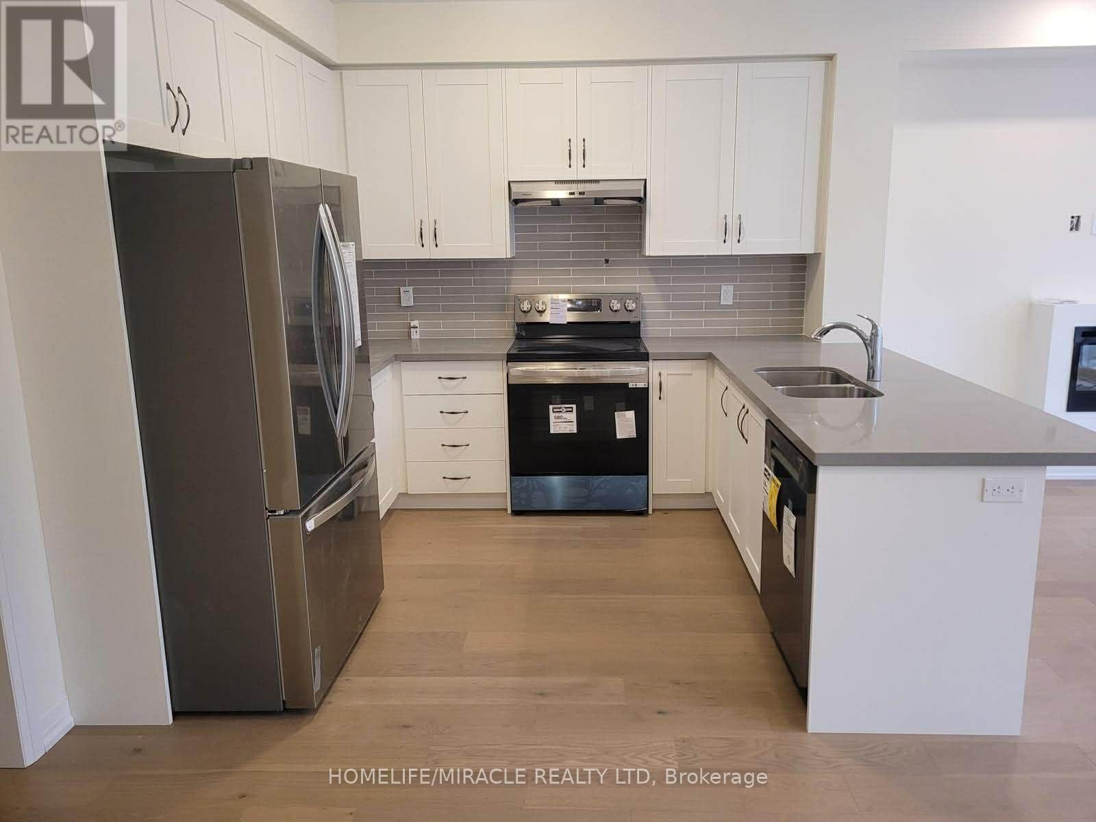 14 Rumi Court, Vaughan, Ontario  L4J 0E6 - Photo 3 - N12942052