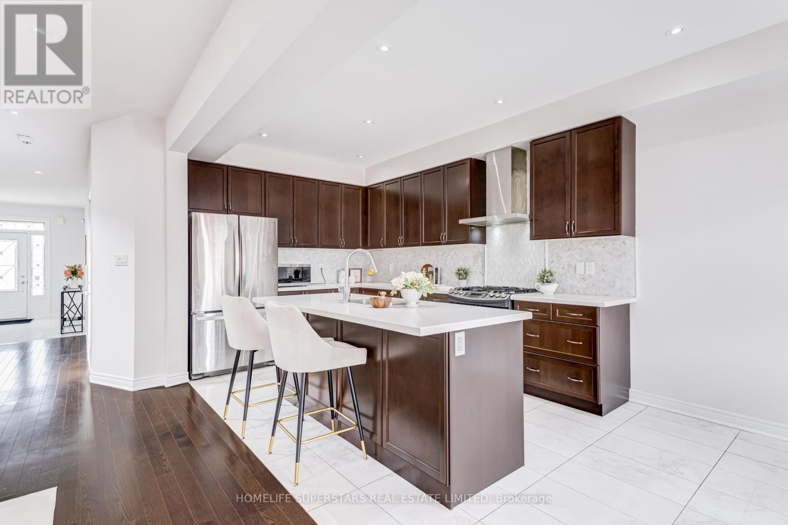 39 Rain Forest Lane, Halton Hills, Ontario  L7G 0L8 - Photo 10 - W12942058