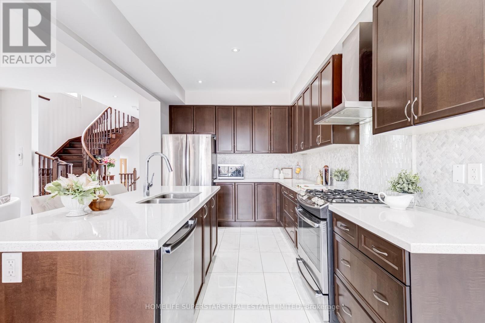 39 Rain Forest Lane, Halton Hills, Ontario  L7G 0L8 - Photo 11 - W12942058