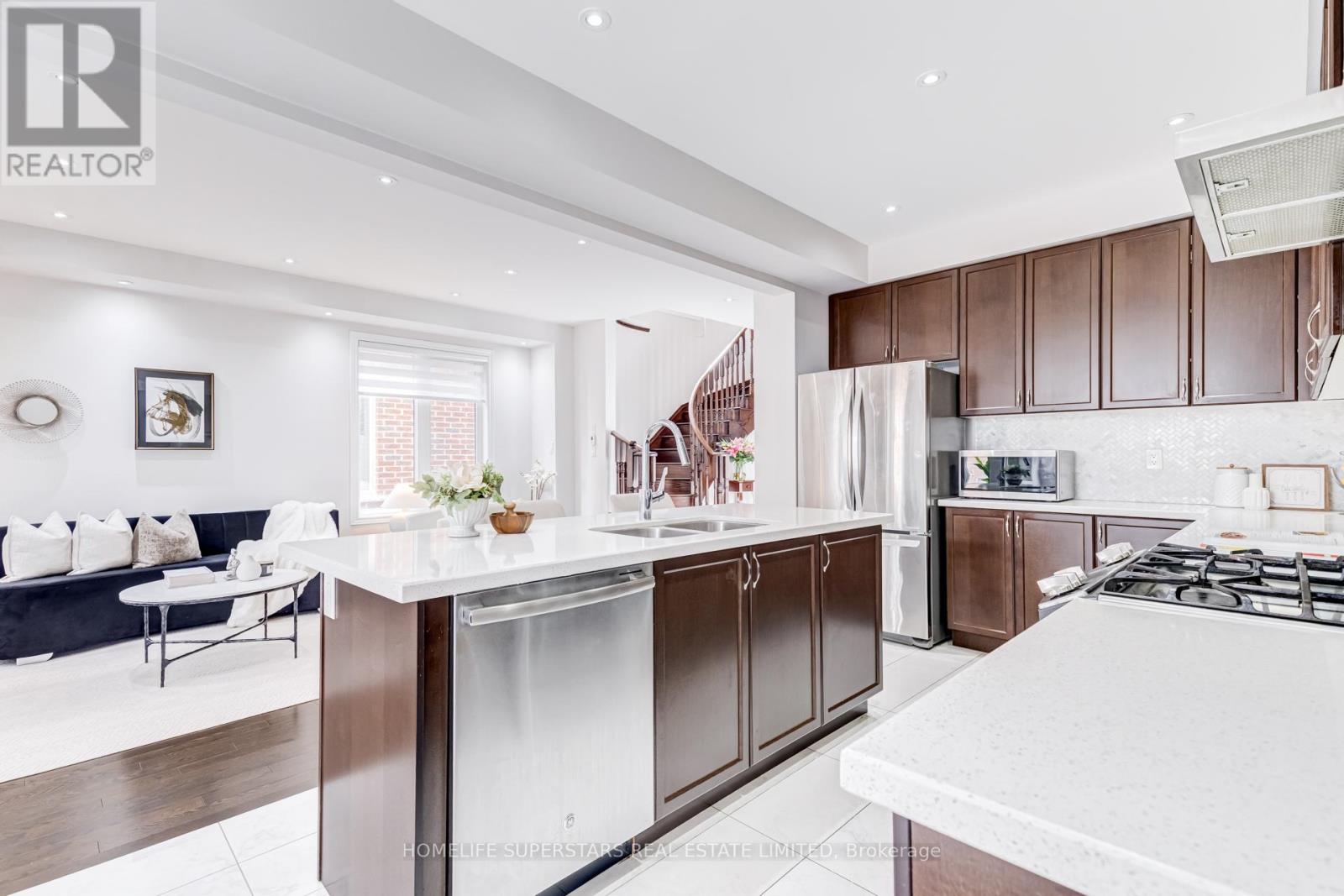 39 Rain Forest Lane, Halton Hills, Ontario  L7G 0L8 - Photo 12 - W12942058