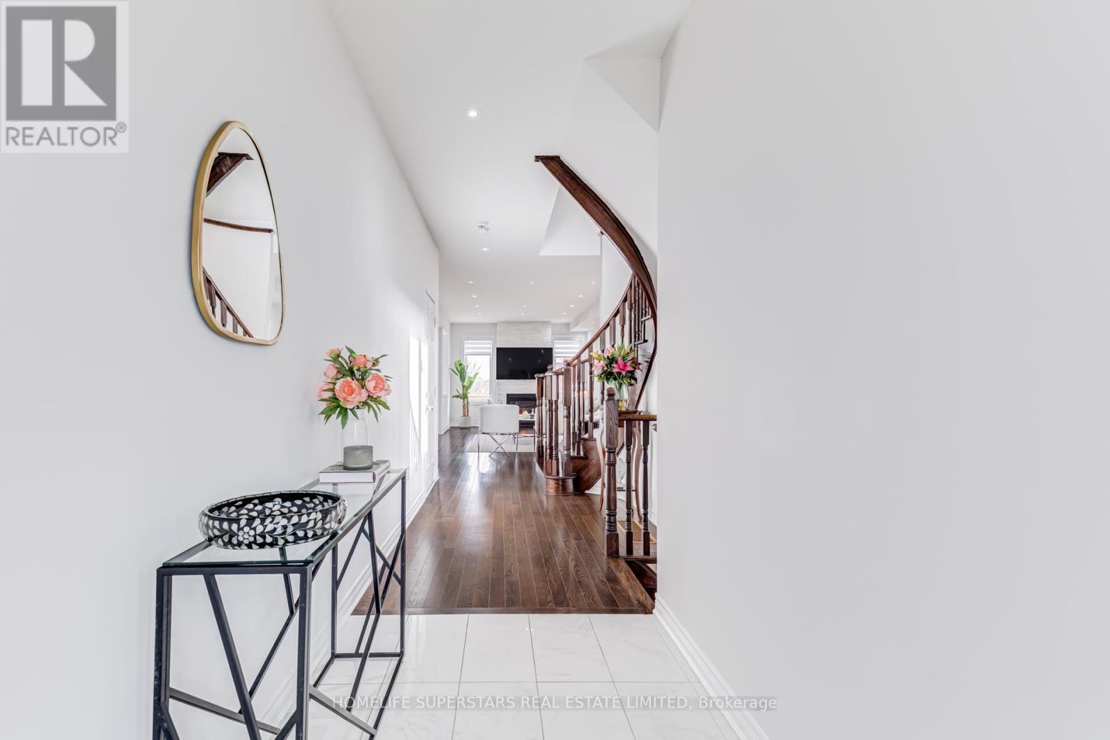 39 Rain Forest Lane, Halton Hills, Ontario  L7G 0L8 - Photo 3 - W12942058