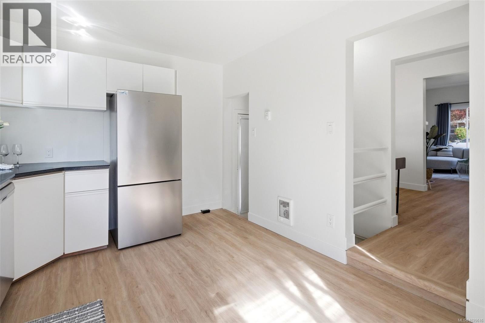 3166 Alder St, Victoria, British Columbia  V8X 1N8 - Photo 10 - 1029616