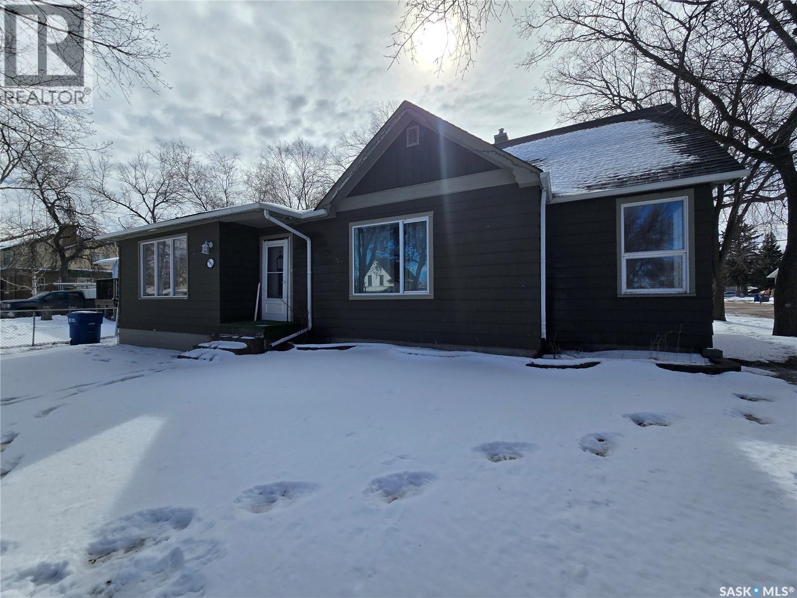 400 4th AVENUE E, Assiniboia, Saskatchewan