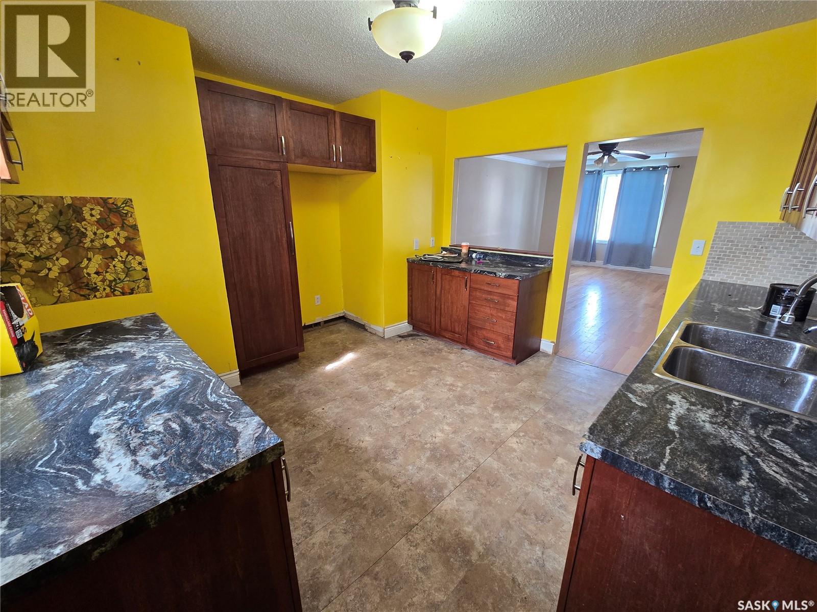 400 4th Avenue E, Assiniboia, Saskatchewan  S0H 0B0 - Photo 13 - SK031776