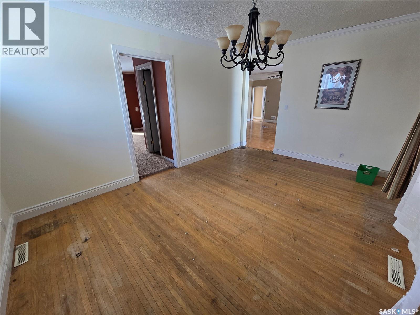 400 4th Avenue E, Assiniboia, Saskatchewan  S0H 0B0 - Photo 8 - SK031776