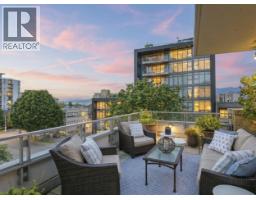 <div class="price">$2,498,000</div> 1576 W 8 Street, Vancouver<br><div style="margin-bottom:8px;"><small>Royal LePage Sussex</small></div><div class='bed_bath'>3 Bed | 3 Bath</div>