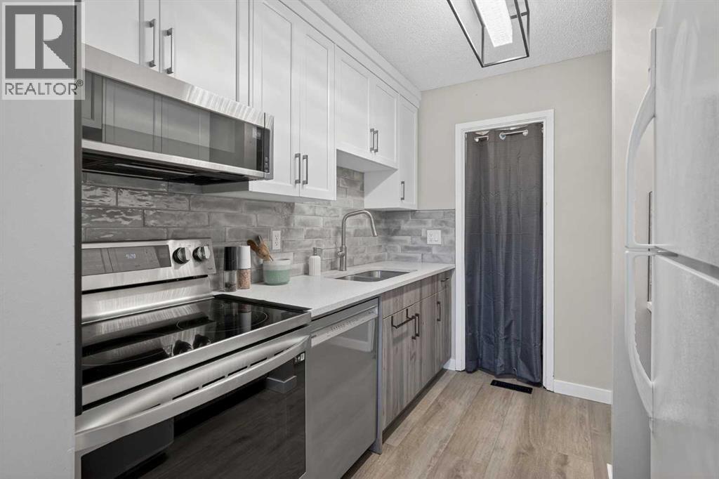 3627 Cedarille Drive Sw, Calgary, Alberta  T2W 3J5 - Photo 4 - A2295281