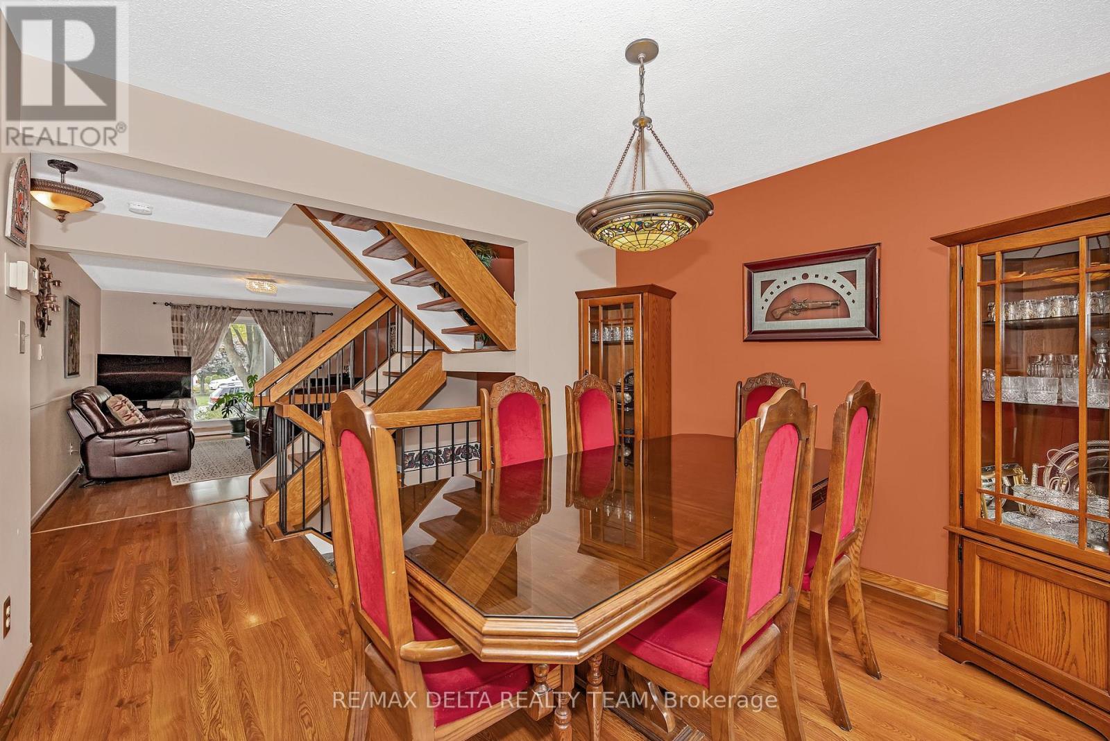 427 Mockingbird Drive, Ottawa, Ontario  K1E 2A8 - Photo 12 - X12942094