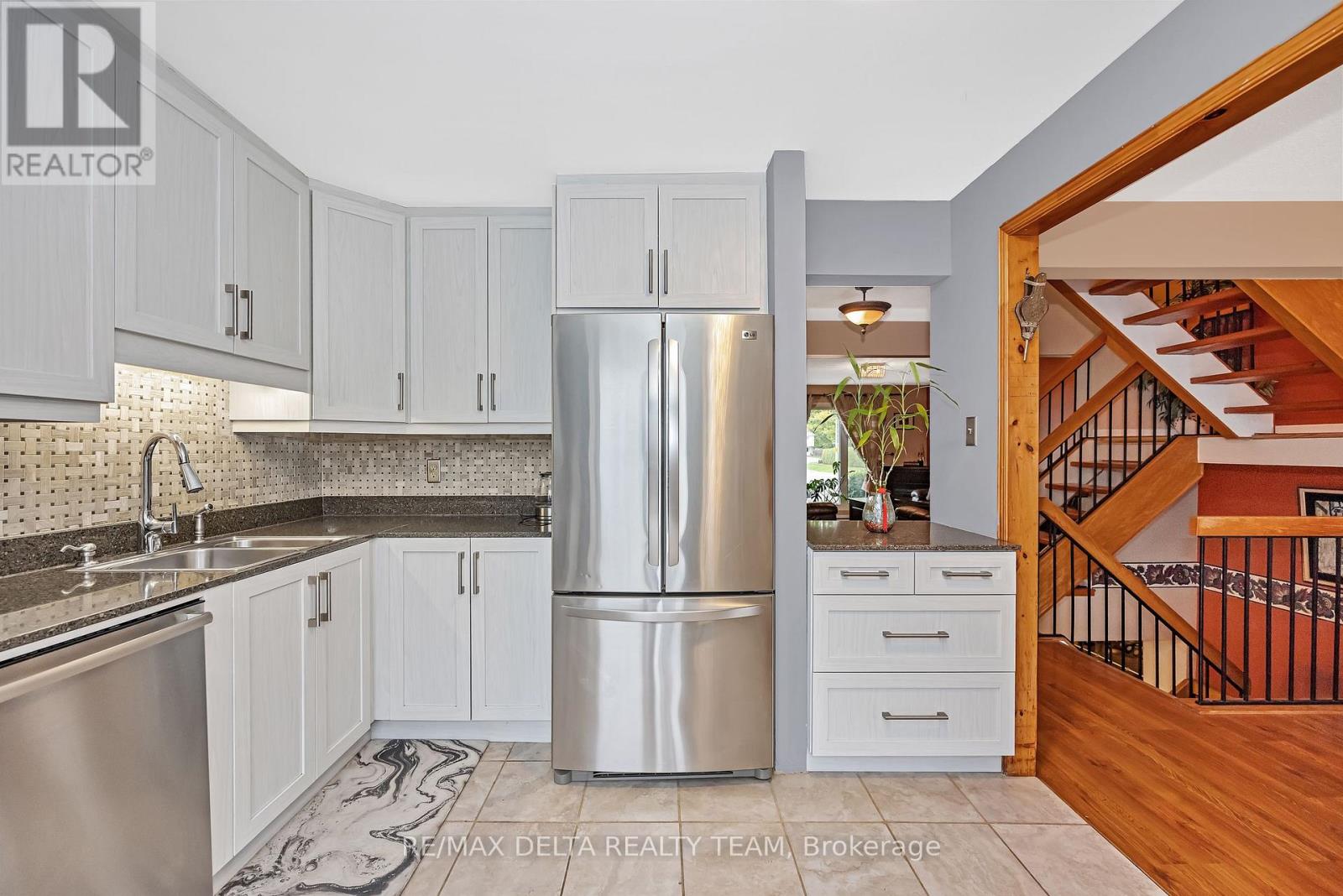 427 Mockingbird Drive, Ottawa, Ontario  K1E 2A8 - Photo 14 - X12942094