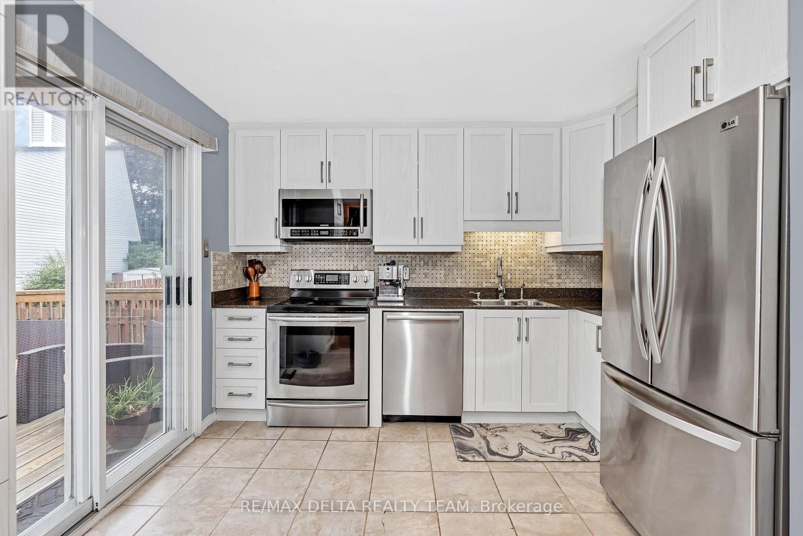 427 Mockingbird Drive, Ottawa, Ontario  K1E 2A8 - Photo 15 - X12942094