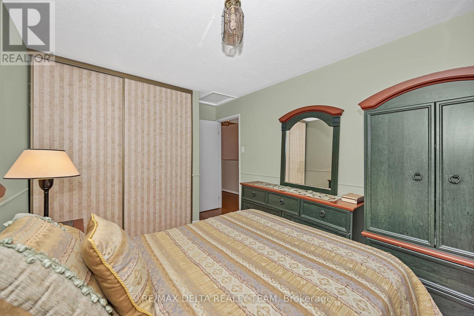 427 Mockingbird Drive, Ottawa, Ontario  K1E 2A8 - Photo 24 - X12942094