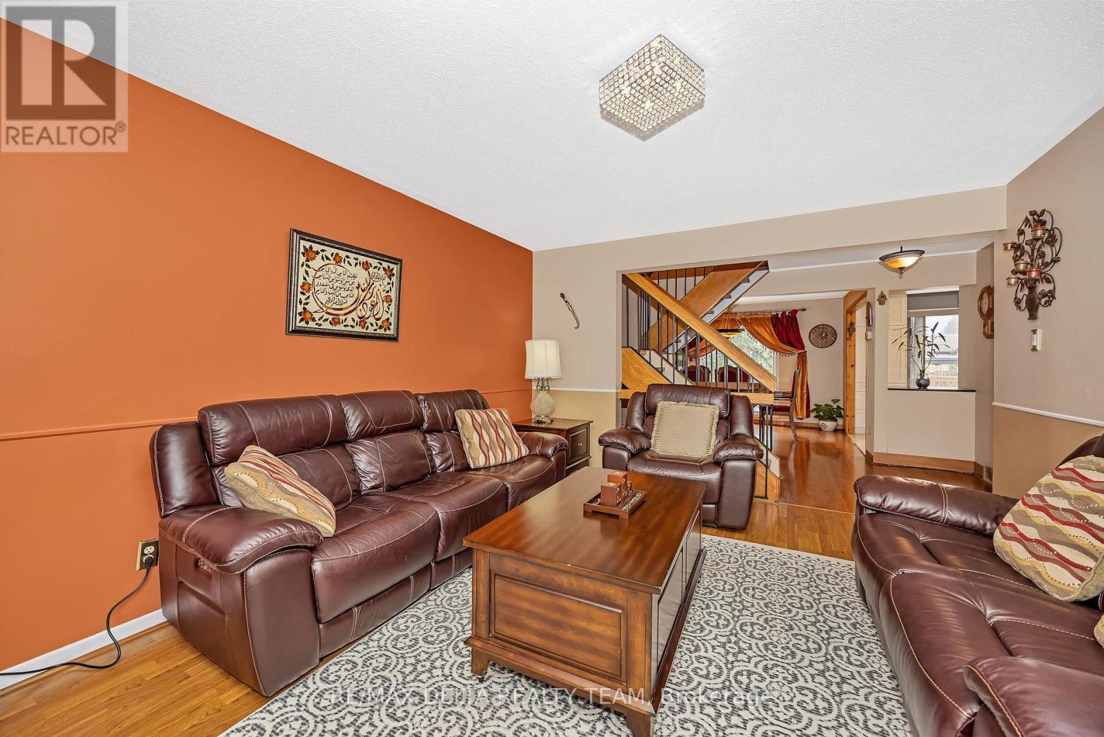 427 Mockingbird Drive, Ottawa, Ontario  K1E 2A8 - Photo 8 - X12942094
